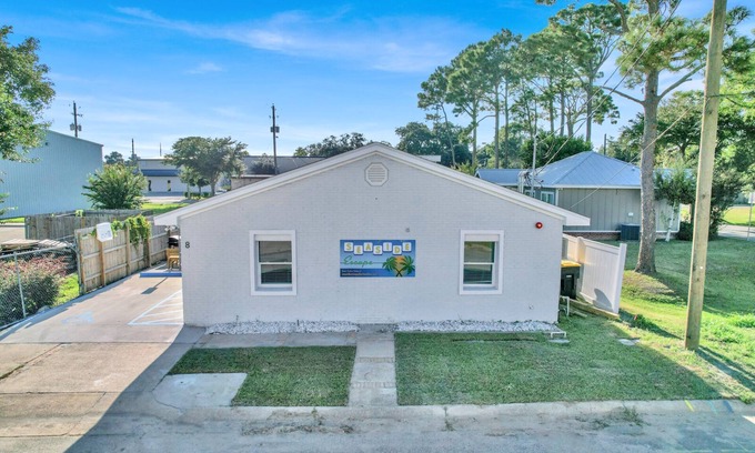 Fort Walton Beach Apartment | Seaside Escape