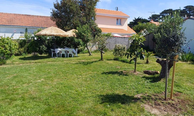 Prefailles House | Seaside family home with large dormitory, games, garden. All on foot!