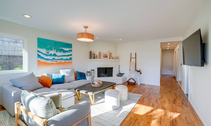 Mescal Corridor NW House | Seaside Home w/Hot Tub & Patio: Close to Beaches!