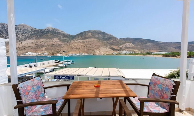 Kamares Apartment | Seaside House Apartment with Sea View, Wi-Fi, and Air Conditioning