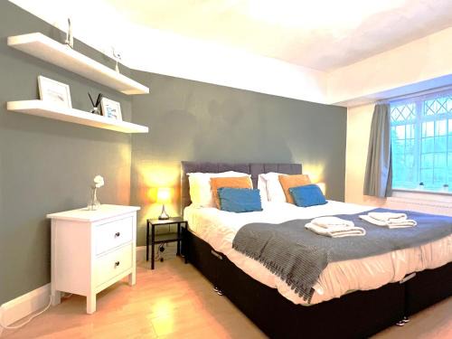 Lancing House | Seaside House Lancing with Parking
