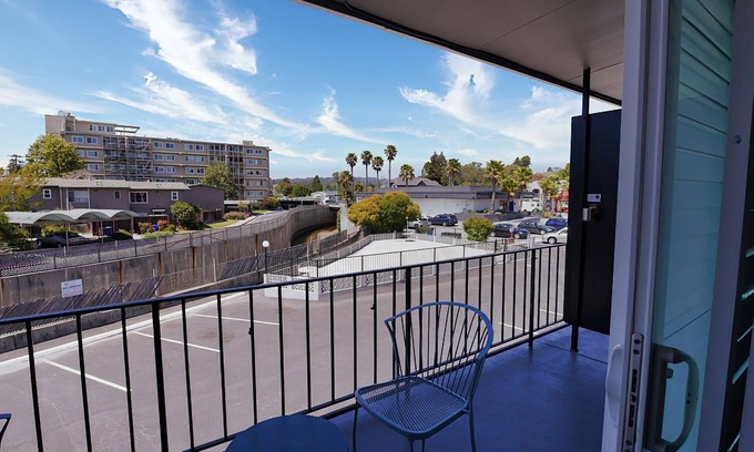 Westside Santa Cruz Hotel | Seaside Inn & Suites