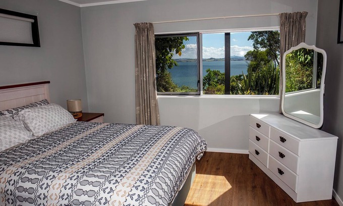 Tamaterau Apartment | Seaside Kiwiana Stay with Rustic Path to the Beach