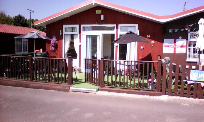 Beverley Ski Chalet | SEASIDE RETREAT Holiday COTTAGE BRIDLINGTON