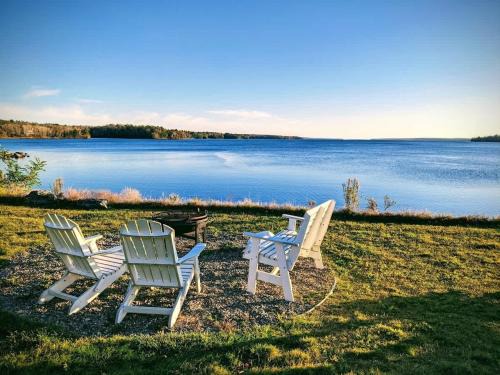 Ellsworth House | Seaside Spindle Cottage