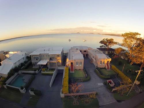 Soldiers Point Apartment | Seaside Splendour 1 beautiful unit on the waterfront
