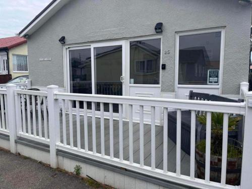 Bridlington Ski Chalet | SeasideEscape-2Br-Sleeps4-Parking-PetsOK-Fireplace