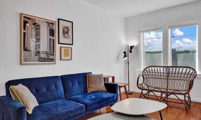 Northeast Miami Cottage | Season Discount!! Biscayne Deluxe House, 4br/2bath, Free Parking, Garden & Bbq!