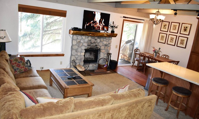 Mammoth Lakes Condo | Seasons 4 158 Mountain View close to shuttle, hot spa, game room, Canyon Lodge and bike path