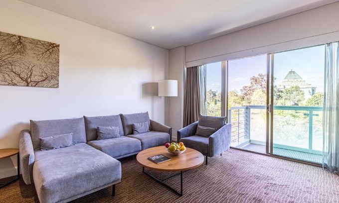 Melbourne Apartment | Seasons Botanic Gardens