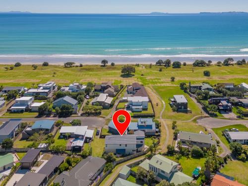 Matarangi House | Seaspray Retreat - Matarangi Holiday Home