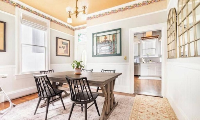Ballard House | Seattle's Historic Ballard Luxury 4 BR 3.5 bath