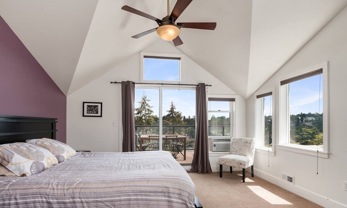 Mann House | Seattle Vacation Home: The Depot - Luxury 3 bed/2.5 bath, great location
