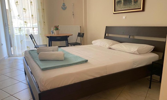 Anavyssos Apartment | Seaview 2nd flr. apt. next to the beach, wifi,a/c,p/c media.