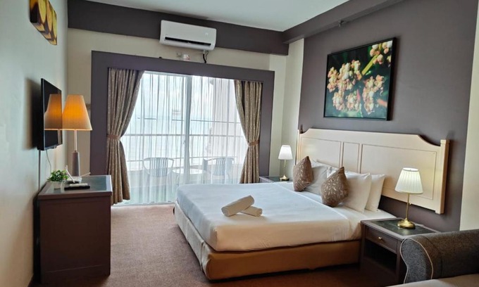 Tanjung Bungah Apartment | Seaview Deluxe Rainbow Paradise Tg Bungah 6pax