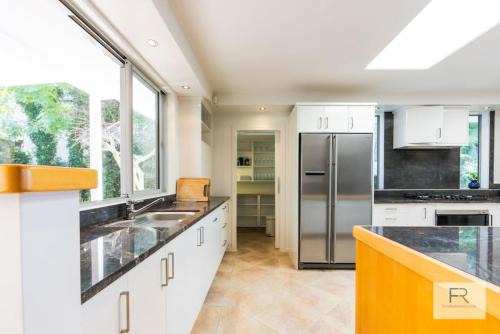 Castor Bay House | Seaview Haven in Castor Bay