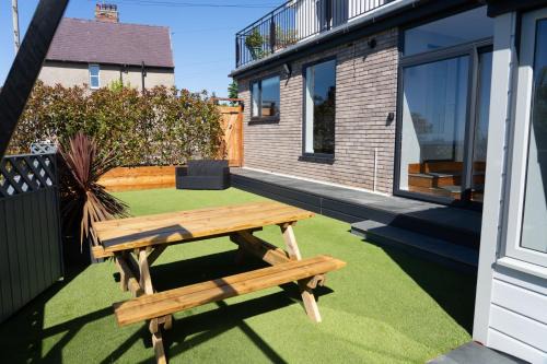 Llanfairfechan House | Seaview House