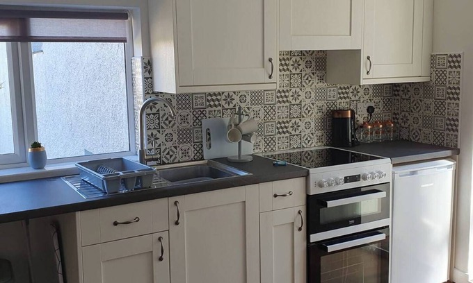 Mevagissey Apartment | Seaview-petsok-patio-1br