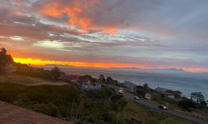 Mountainside Apartment | Seaview Sunset Boutique Apartments - Solar powered