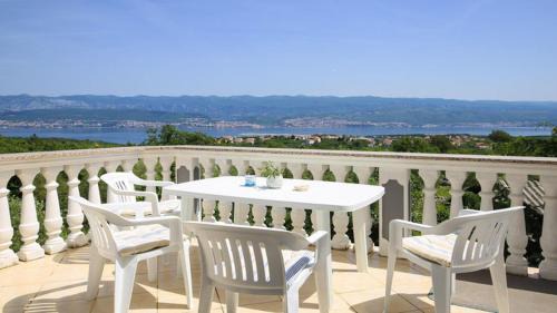 Dobrinj Apartment | Seaview Villa Anita with Two Bedrooms and private Pool
