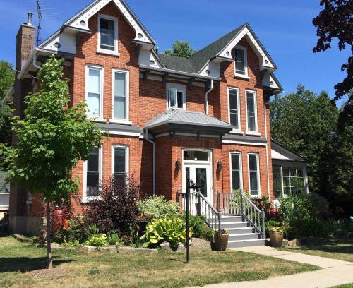Gananoque Bed & Breakfast | Seaway Manor B&B