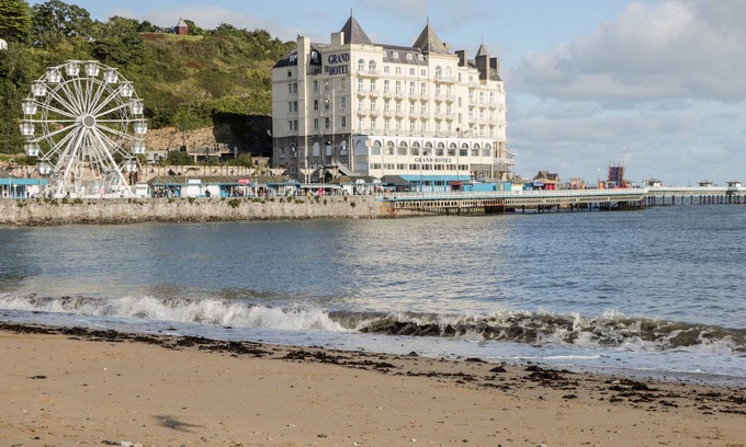 Rhos on Sea Cottage | Seawinds 2a