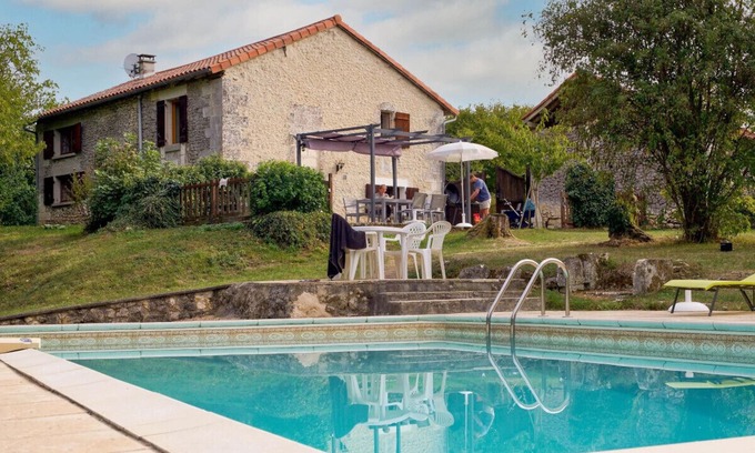 Paussac-et-Saint-Vivien Cottage | Secluded country side cottage with private pool
