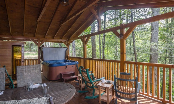 Gatlinburg - Pigeon Forge Cabin | Secluded 2 Bed, Hot Tub, Pool Table, Fire Pit. Enjoy the fall fun at Dollywood!