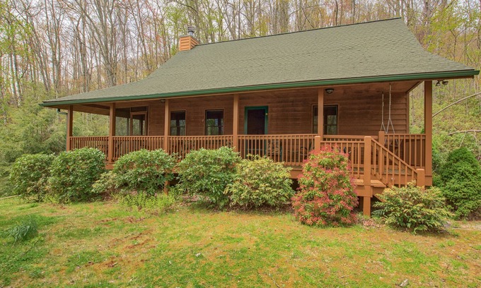 Cranberry Falls House | Secluded 2 BR 2 BA Cabin,Glamorous Views,Hot Tub, Firepit, WIFI