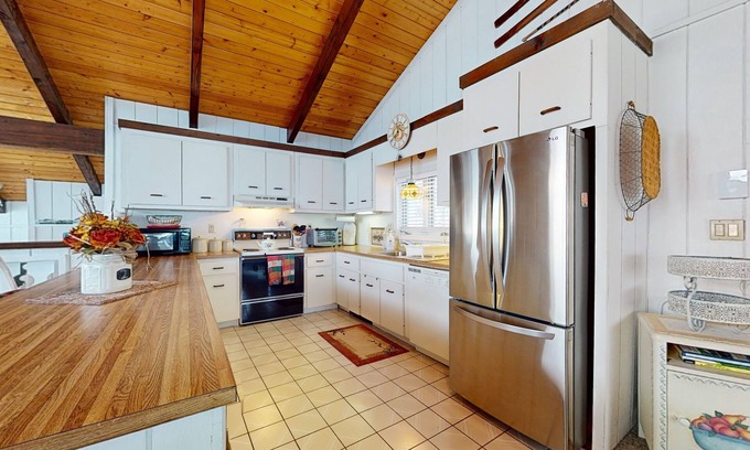 Bartlett House | Secluded 2-story home with wood fireplace, deck, grill, fast WiFi, & streaming