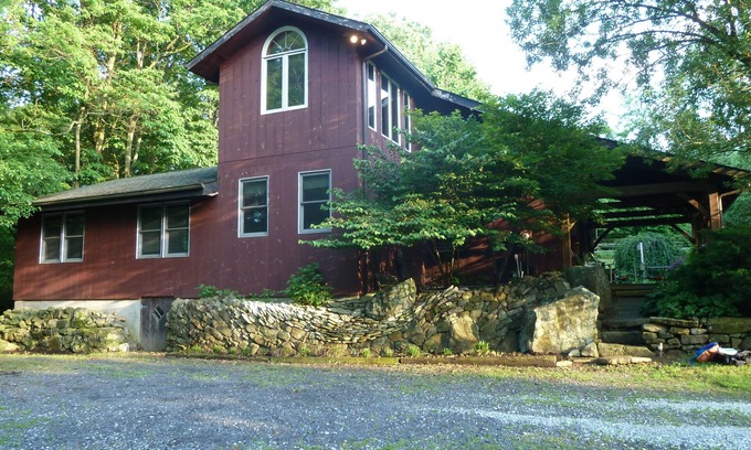 Fairfield House | Secluded 4 acre retreat