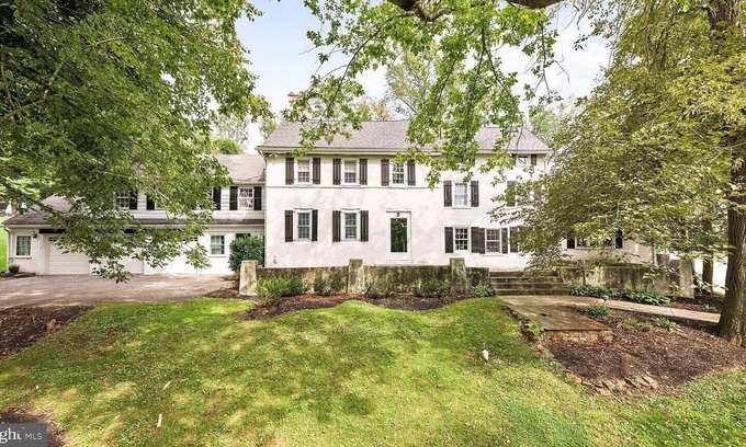 Phoenixville House | Secluded and peaceful 5 bedroom family friendly home with pool