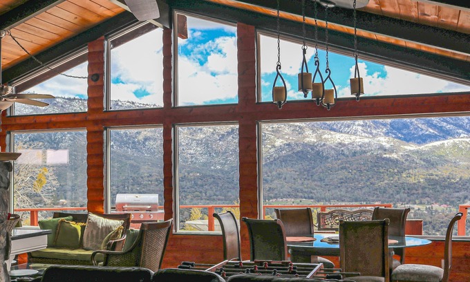 North Fork House | Secluded and scenic Bass Lake/Yosemite area cabin with decks, grill & fireplace