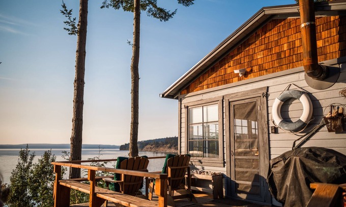 Adelma Beach Cabin | Secluded Beach Cabin on Historic Discovery Bay