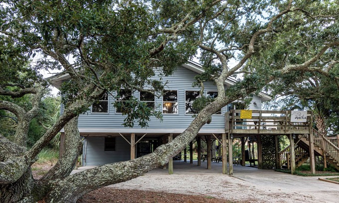 Edisto Island House | Secluded Beachwalk House - Great Layout for Families and Groups! Pet Friendly.
