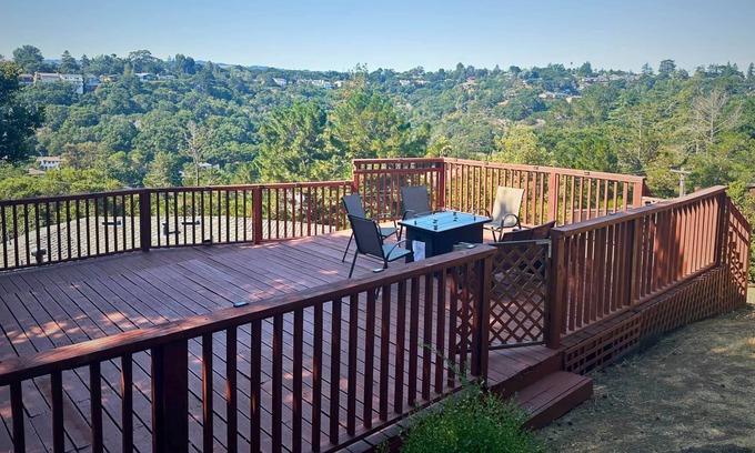 Belmont House | Secluded Belmont Getaway