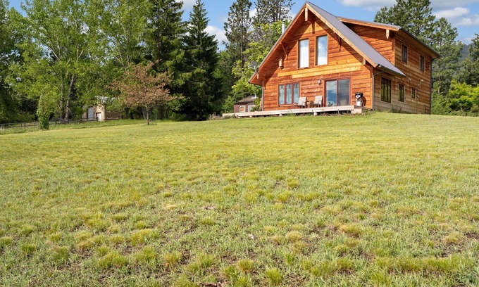Hamilton House | Secluded Bitterroot Valley Cabin