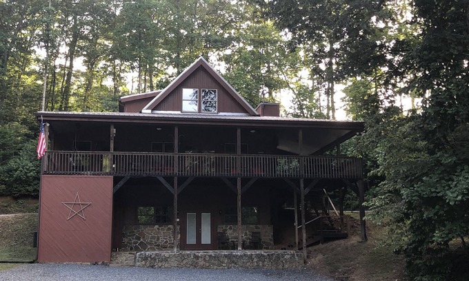 Robbinsville House | Secluded Cabin, Easy Access, Covered Parking, Small Creek, Whole-Home Backup PWR
