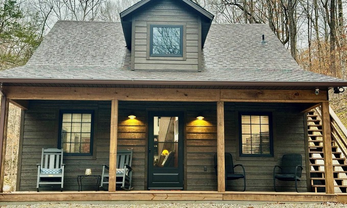 Parthenon Cabin | Secluded cabin next to creek with hot tub + fire pit. Walking distance to river.