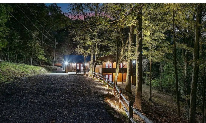 Louisville Cabin | Secluded Cabin on 10 Acres 15 Min from Everything