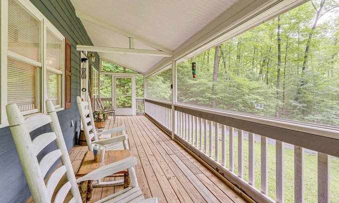 Hayesville Cabin | Secluded Cabin w/Porch - 7 Miles to Lake Chatuge!