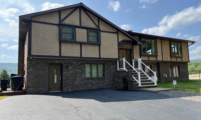 Sweet Valley Cabin | Secluded Cabin with Beautiful Views & Inground Pool