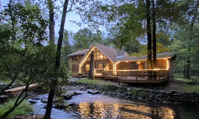 Reeders Ski Chalet | Secluded Chalet On Stream - Mins to Camelback