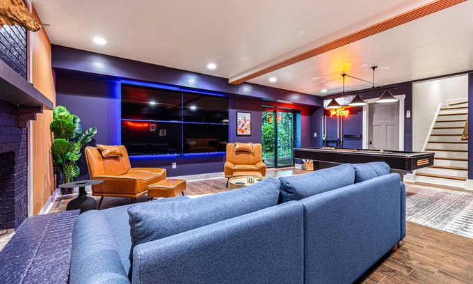 Alexander House | Secluded Chic Design: 15min AVL-GameRm-Sauna-HotTub