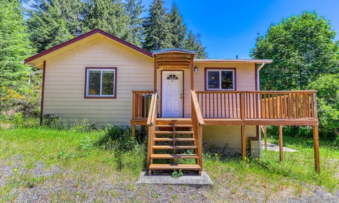 North Bend House | Secluded & comfortable dog-friendly home with deck plus ATV/boat parking
