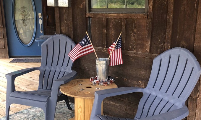Kingston House | Secluded Country Lake Cabin w/fire pit under the stars!
