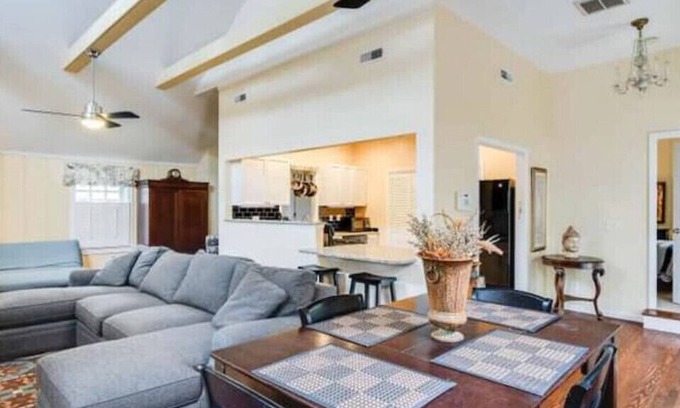 Historic District Cottage | Secluded Cozy Cottage in Historic Downtown