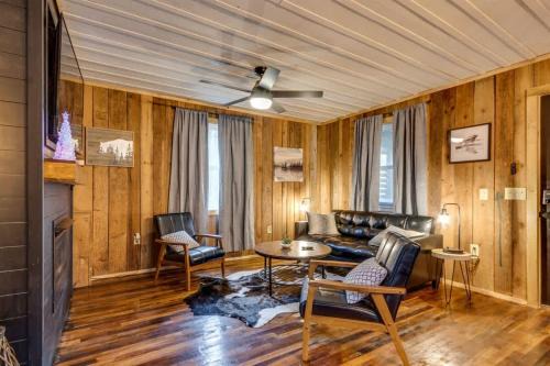Cosby House | Secluded Creekside Cabins with Hot Tubs - Perfect