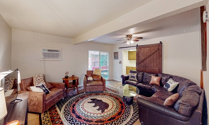 Greater Sacramento House | Secluded dog-friendly house close to American River with firepit, grill, W/D, AC