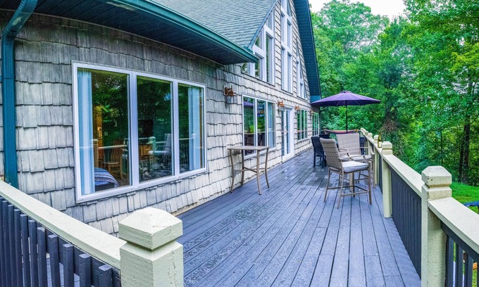 Robbinsville House | Secluded dog-friendly home with lake access, fireplace, firepit, deck & games